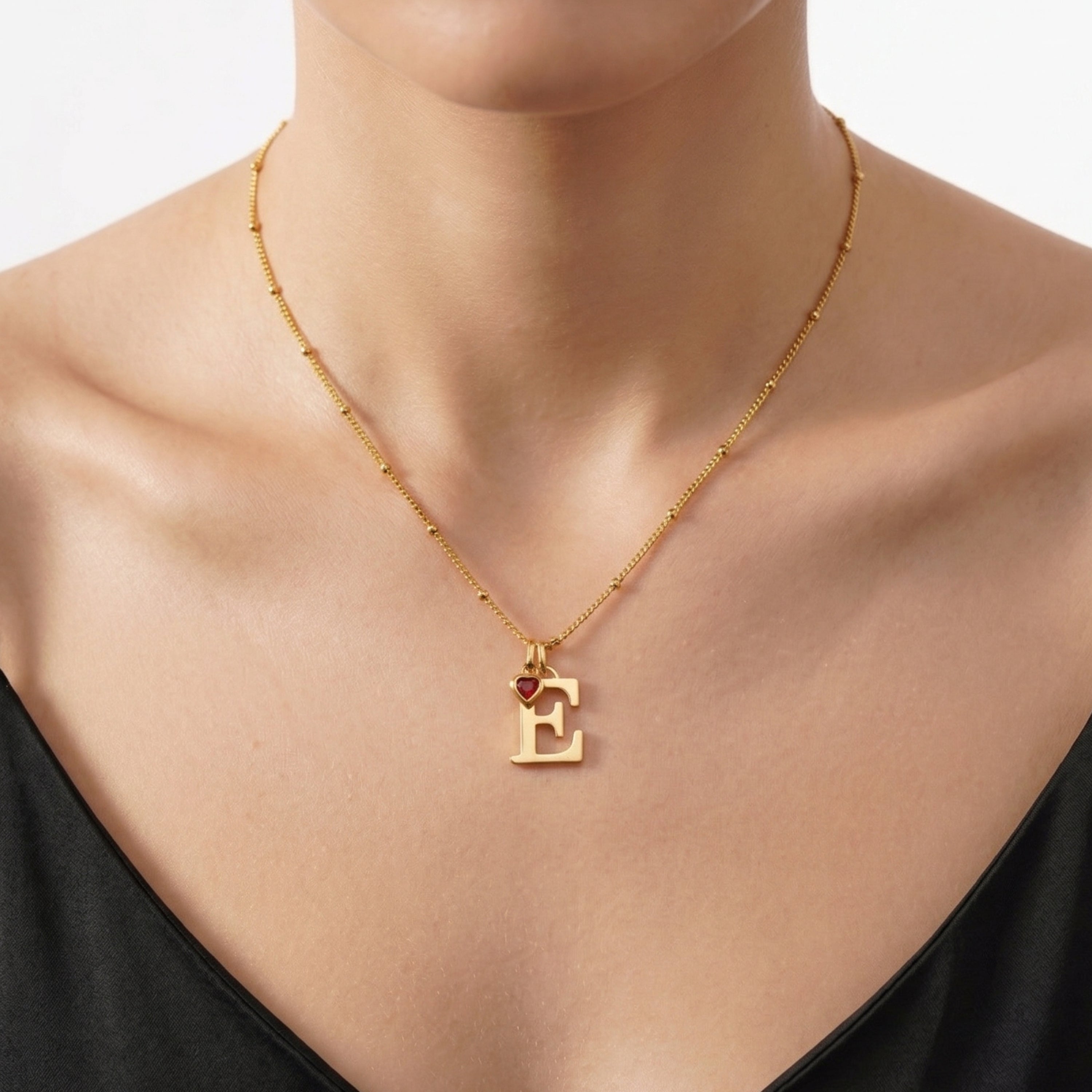 A Gift That Stays With Her: How to Choose Meaningful Mother’s Day Jewelry Gifts for Mom