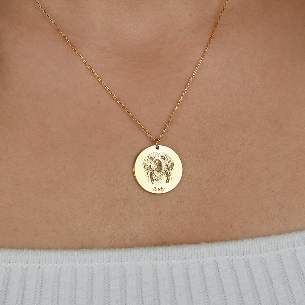 gold-pet-portrait-necklace-model-wearing